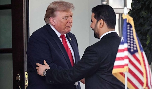 ترامب مرحّباً بالزيدي عند مدخل البيت الأبيض (من الويب)