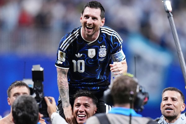 أثبت المنتخب الأرجنتيني أن التقدّم عليه لا يعني شيئاً حتى إطلاق صافرة النهاية (ويب)