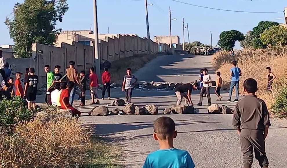 أطفال درعا يواجهون الاحتلال الإسرائيلي (مواقع تواصل اجتماعي)