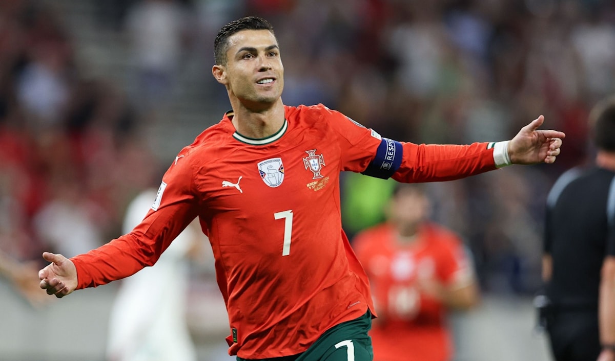 رونالدو: «فيفا» يدعم ميسي!