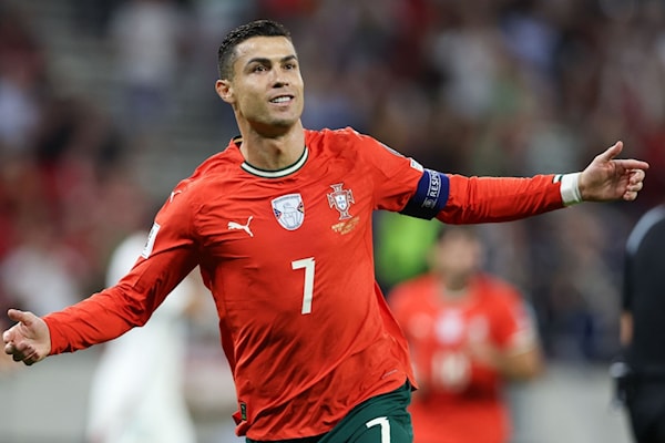 رونالدو: «فيفا» يدعم ميسي!