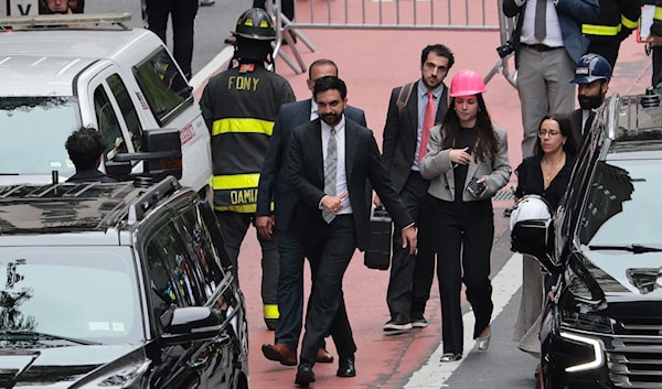 يحتمل محلّلون أن يكون هذا تراجع ممداني ناتجاً من اعتبارات سياسية، متّصلة جوهرياً بضغوط اللوبي الصهيوني في الولايات المتحدة (أ ف ب)