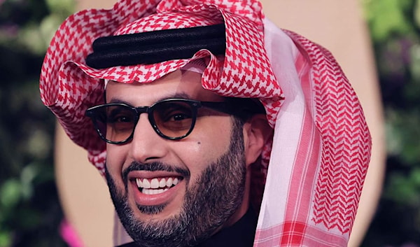 أُدرجت أغنية «أتأخر عتابنا» باسم «رزام» المستعار لتركي آل الشيخ
