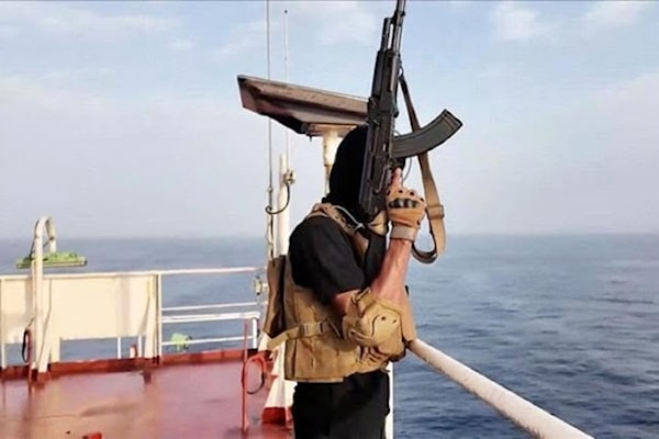 ما لا يقل عن 11 ناقلة نفط أوقفت إشارات التتبع قبالة ميناء ينبع (من الويب)