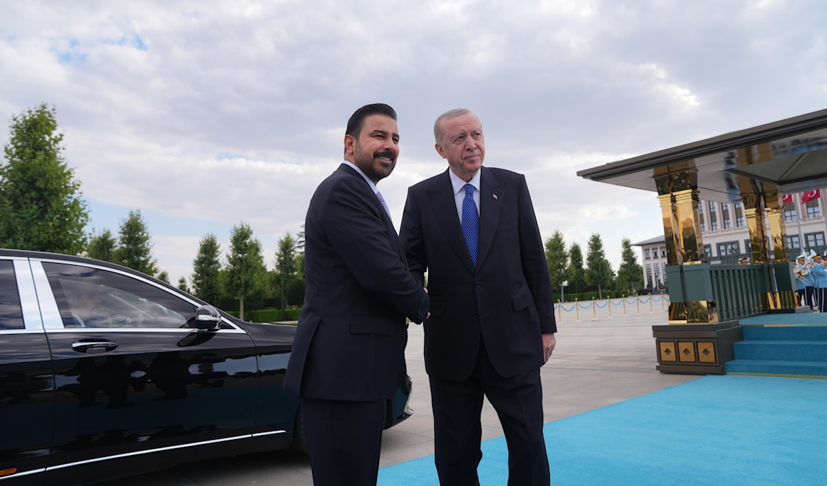 إردوغان يستقبل الزيدي لدى وصوله إلى أنقرة (من الويب)