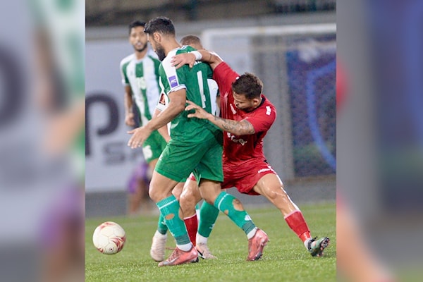 سيكون الجمهور الكروي مع «ملحمة» كروية بين النجمة والأنصار على لقب الدوري (طلال سلمان)