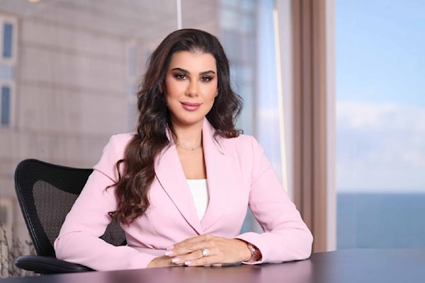 البرامج السياسية «مصيّفة»