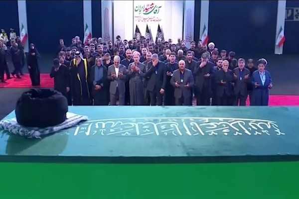بدء مراسم تستمر أسبوعاً لتشييع خامنئي في طهران (من الويب)