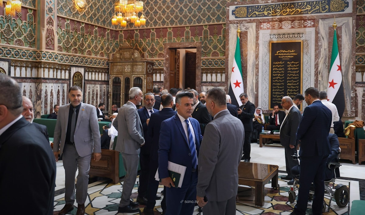 حُظر على أيّ عضو في المجلس «الدعوة إلى الانفصال أو التقسيم تحت أيّ مسمّى» (سانا)
