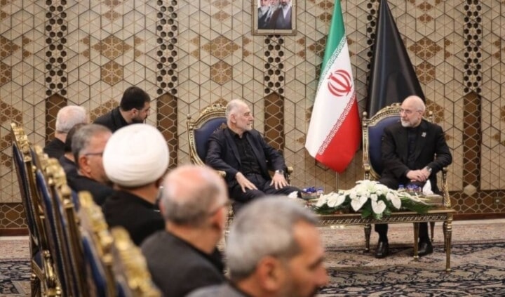 قاليباف مجتمعاً إلى الوفد في طهران (مهر)