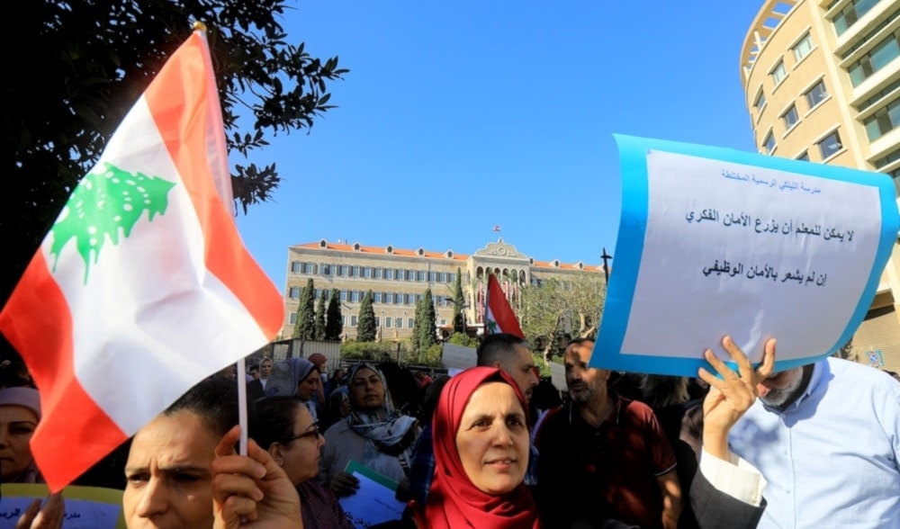 قالت الرابطة إن الأساتذة صبروا طويلاً على انهيار الرواتب (هيثم الموسوي)