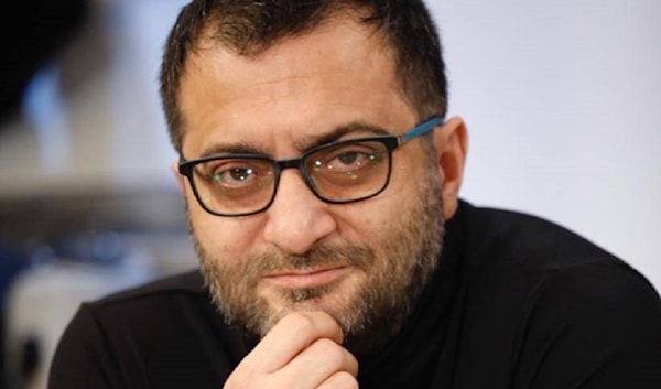 يعود الكاتب والمخرج ناصر فقيه إلى الشاشة الصغيرة ببرنامج «SHi ع mtv»