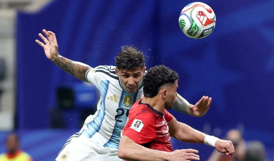 حسمَ إنزو فيرنانديز في الدقيقة 2+90 تأهل منتخب الأرجنتين بتسجيله الهدف الثالث.
