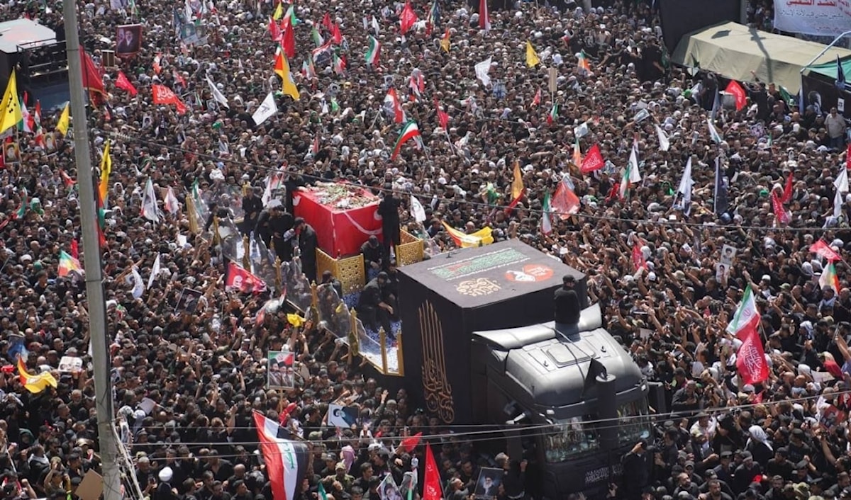 أمواج بشرية تشيع خامنئي في النجف (فارس)