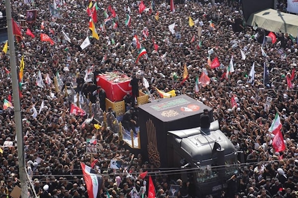 أمواج بشرية تشيع خامنئي في النجف (فارس)