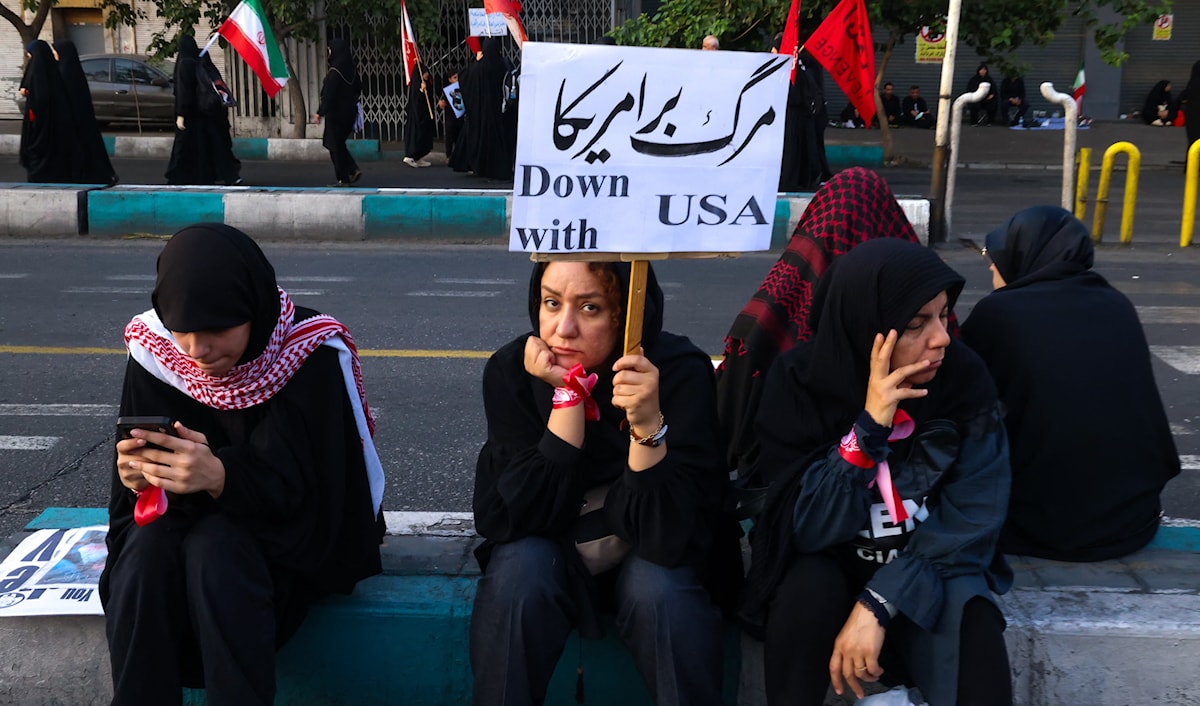 جرى تنظيم التشييع ليكون أقرب إلى «استعراض للنصر» (أ ف ب)