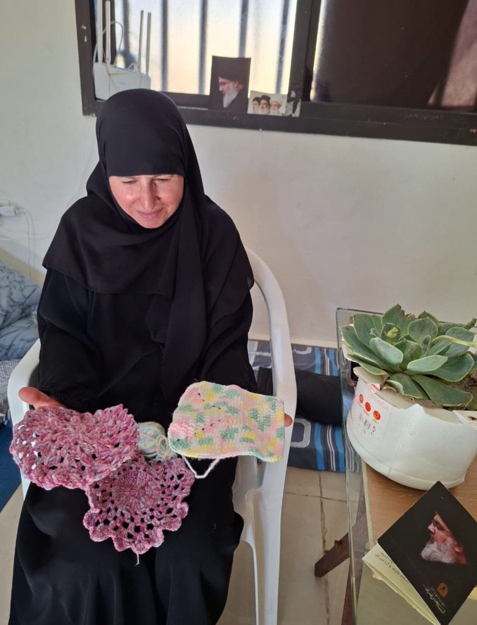 فاطمة نجدي تستعرض أعمال الكروشيه في منزلها (الأخبار)