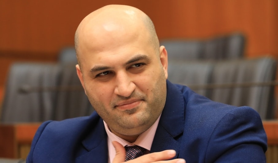 وزير الصحة ركان ناصر الدين (هيثم الموسوي)