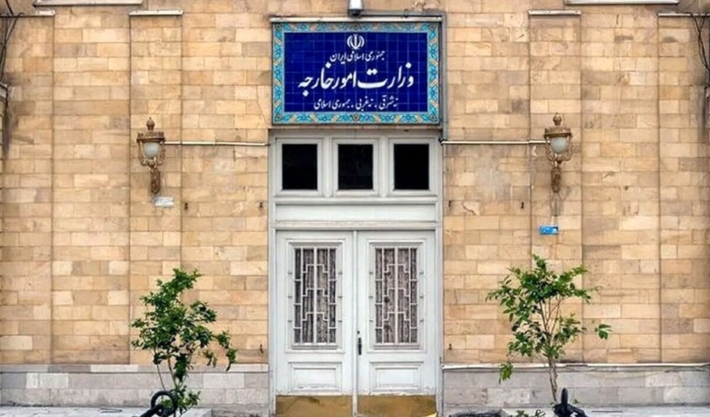 أكدت الخارجية الإيرانية أن الدبلوماسيين ممنوعان من دخول البلاد (من الويب)