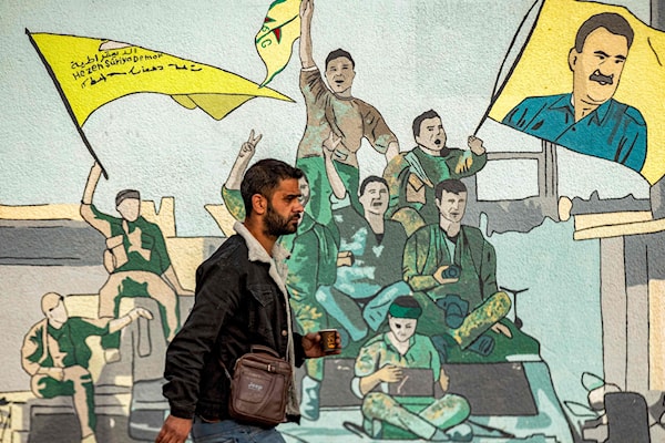 لا تزال وزارة الدفاع في الحكومة الانتقالية ترفض ضمّ «وحدات حماية المرأة» إلى بنيتها (أ ف ب)