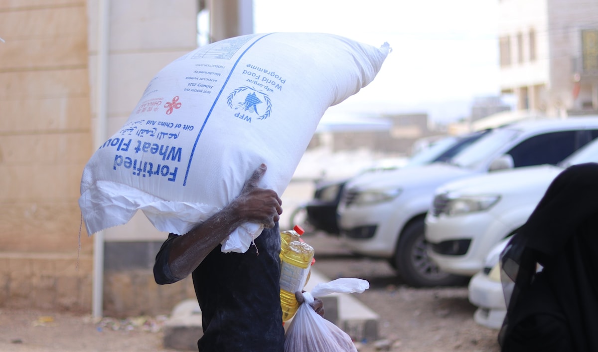 العدوان والحصار انعكسا بشكل كبير على معيشة ملايين اليمنيين (من الويب)