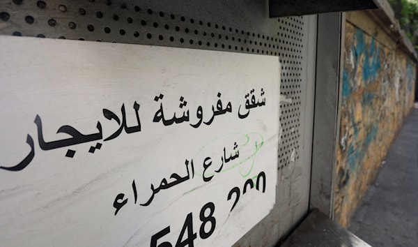 إعلانات عن شقق للإيجار في منطقة الحمرا في بيروت (مروان بو حيدر)