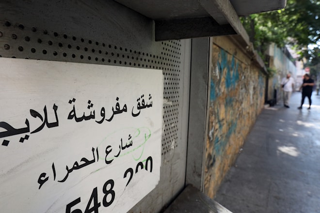 إعلانات عن شقق للإيجار في منطقة الحمرا في بيروت (مروان بو حيدر)