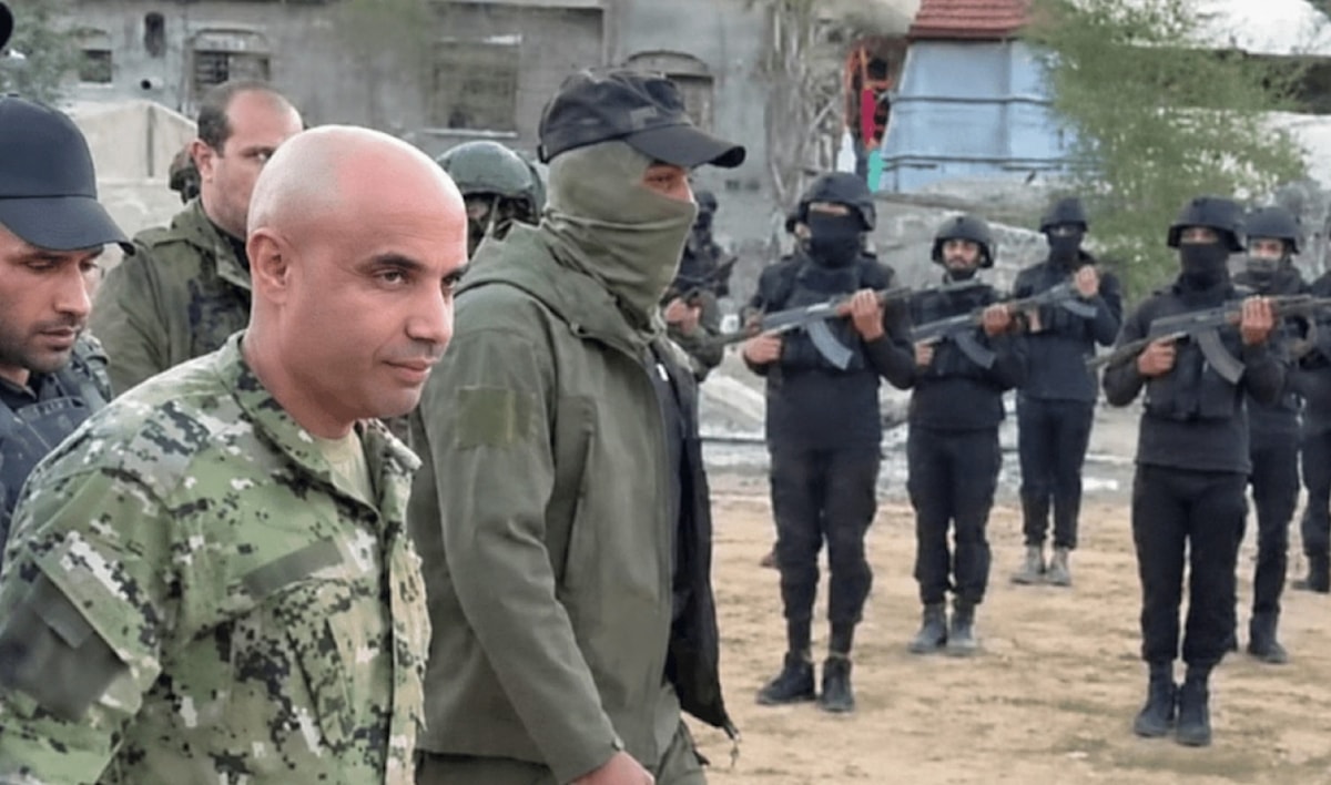العميل غسان دهيني مع مجموعته في غزة (من الويب)