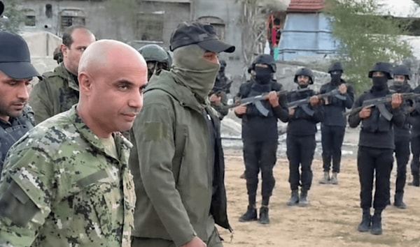 العميل غسان دهيني مع مجموعته في غزة (من الويب)