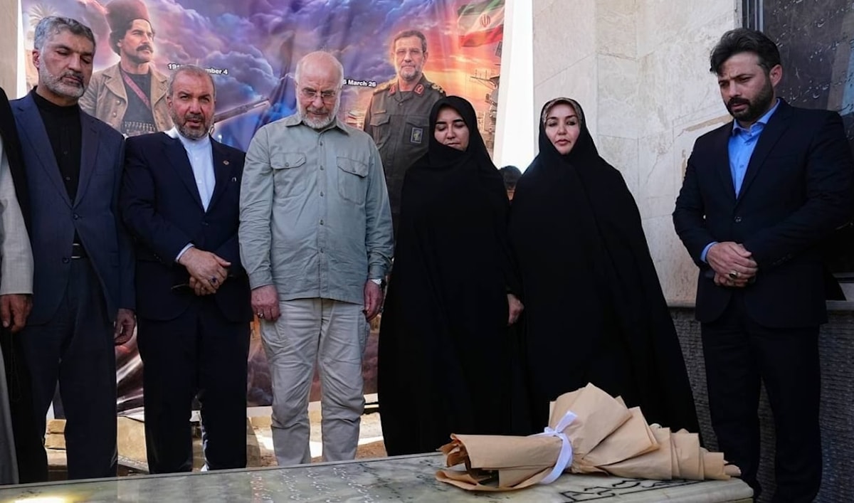 قاليباف يزور مقام رئيس علي دالواري في النجف (إرنا)