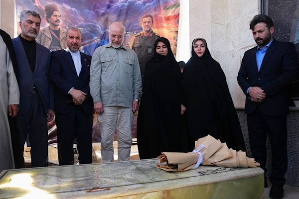قاليباف يزور مقام رئيس علي دالواري في النجف (إرنا)