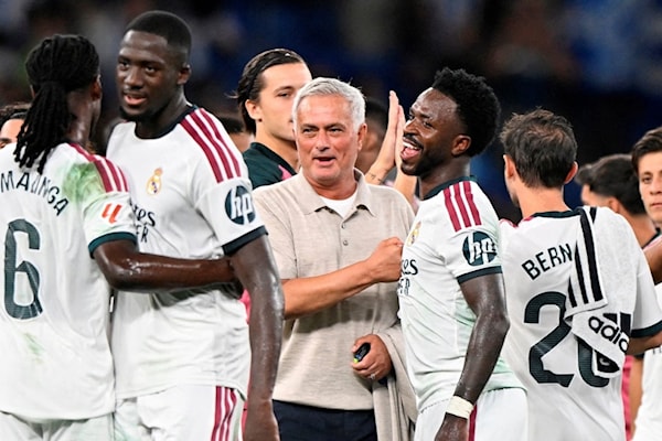 حققَ فريق ريال مدريد فوزاً صعباً ومتأخّراً على مضيفه إسبانيول 2-1 السبت