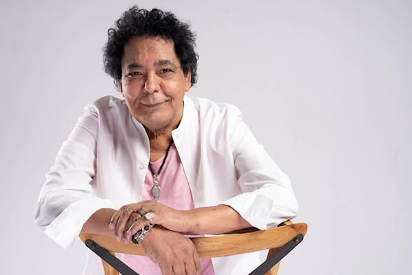 يترقب جمهور محمد منير ألبومه الجديد الذي يضم ثماني أغنيات