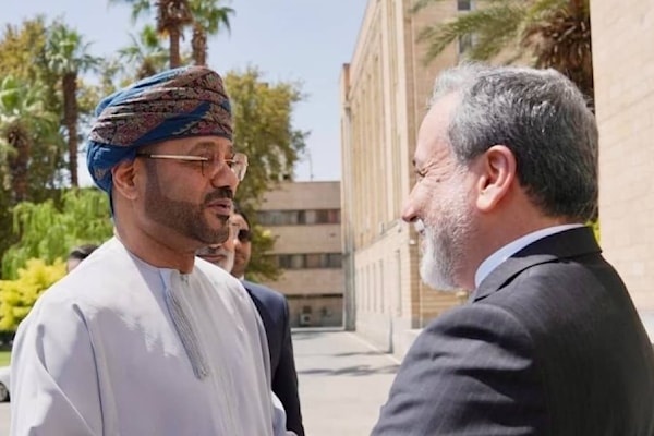 التقى البوسعيدي عراقجي في طهران (من الويب)