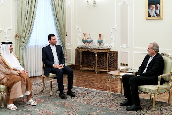 حمل رئيس الوزراء القطري إلى المسؤولين الإيرانيين مقترحات تتصل بخفض التصعيد وحرية الملاحة في هرمز (رويترز)