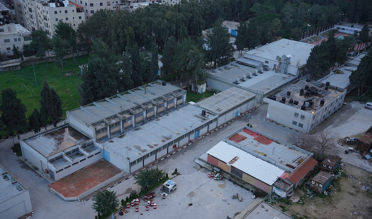 رفع جيش الاحتلال العلم الإسرائيلي على سطح معهد قلنديا (من الويب)