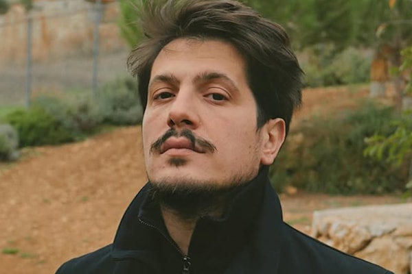 مغامرته الشخصية امتداد لأعماله التي تفضح الخوف من الآخر |  محمد دايخ: طريق لبنان تمرّ في المونتيفيردي