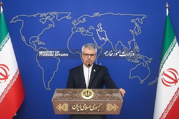 تصرّ طهران على أن وضع مضيق هرمز لن يتغيّر إذا واصلت الولايات المتحدة انتهاك مذكرة التفاهم (أرشيف)