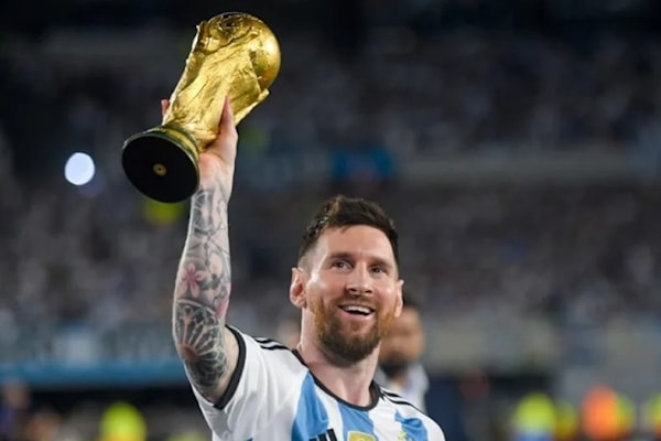 قادَ ميسي منتخب الأرجنتين للتتويج بلقب كأس العالم 2022 وكوبا أمريكا عامَي 2021 و2024.