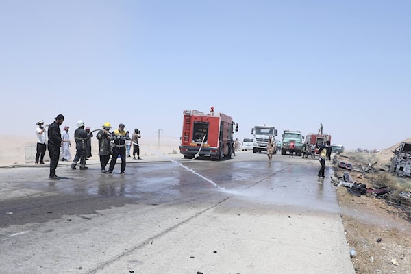 لا يمكن النظر إلى فاجعة اصطدام حافلتَين على طريق يربط دير الزور بالعاصمة دمشق على أنها مجرّد حادث مروري (من الويب)