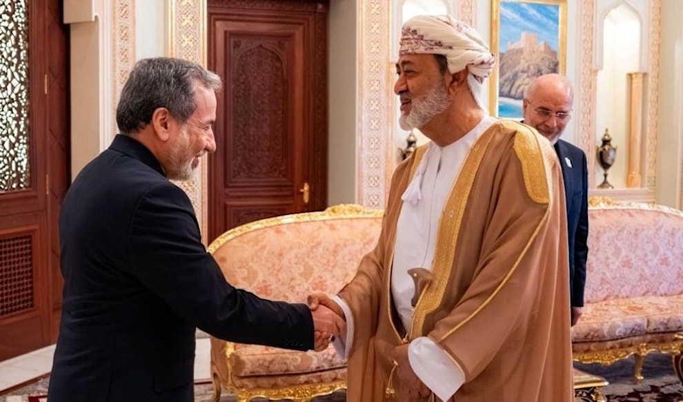 توصّلت كل من طهران ومسقط، إلى تفاهم على «الخطوط العريضة» لإعادة فتح المضيق (من الويب)