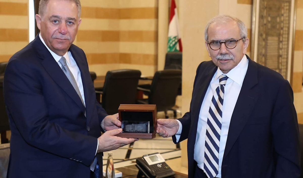 (رئاسة الحكومة)