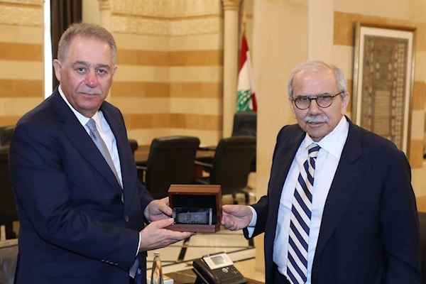 (رئاسة الحكومة)