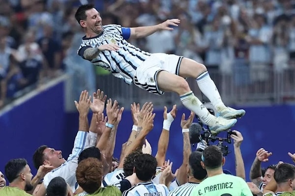 يُعد ميسي أكثر اللاعبين مشاركةً مع منتخب الأرجنتين (207) كما أنّه الهداف التاريخي لـ«الألبيسيليستي»