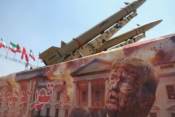 وصف مسؤول أميركي الغاية من توجيه ضربات لإيران بأنها «جزّ العشب» (من الويب)