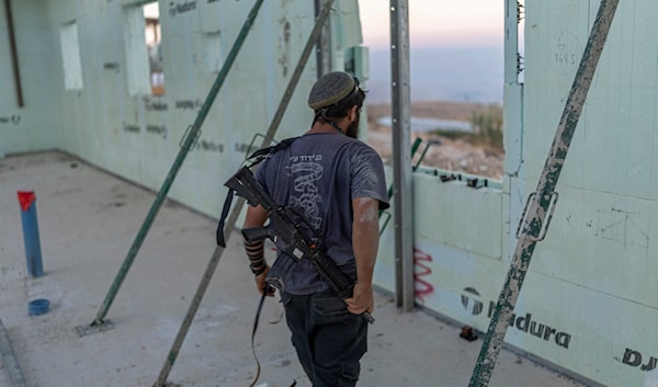 شريحة كبيرة من المستوطنين ترى في إيذاء الفلسطينيين جسدياً ومادياً، مهمة مقدّسة (أ ف ب)