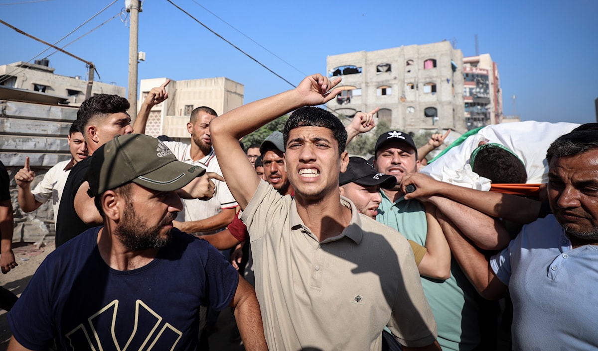 تشييع عضو المجلس العسكري في «كتائب القسام» أحمد البطش في غزة أمس (من الويب)