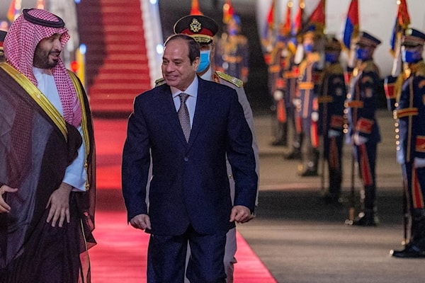 المسؤولون المصريون نصحوا ابن سلمان بالذهاب إلى حوار مباشر مع «أنصار الله» (من الويب)