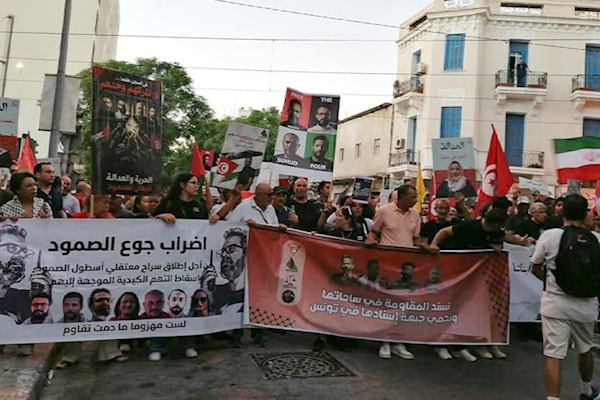 مسيرة في تونس دعماً لمناضلي «أسطول الصمود» الموقوفين، ومطالبةً بالإفراج عنهم (من الويب)