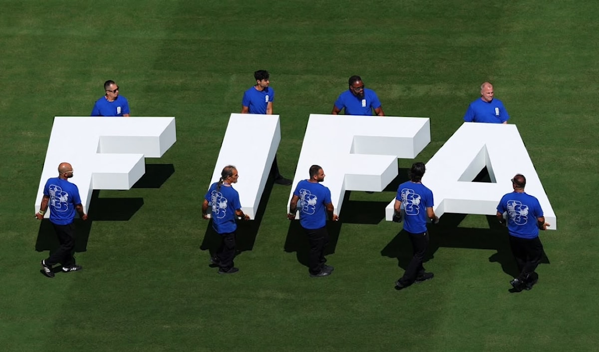 يعتبر الاتحاد الدولي لكرة القدم أنّ ما قامَ به من تعديلٍ في فترة التوقف الدولية يصب في مصلحة اللعبة